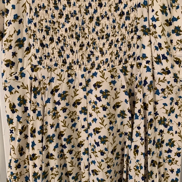 Pretty summer dress! - Picture 8 of 9